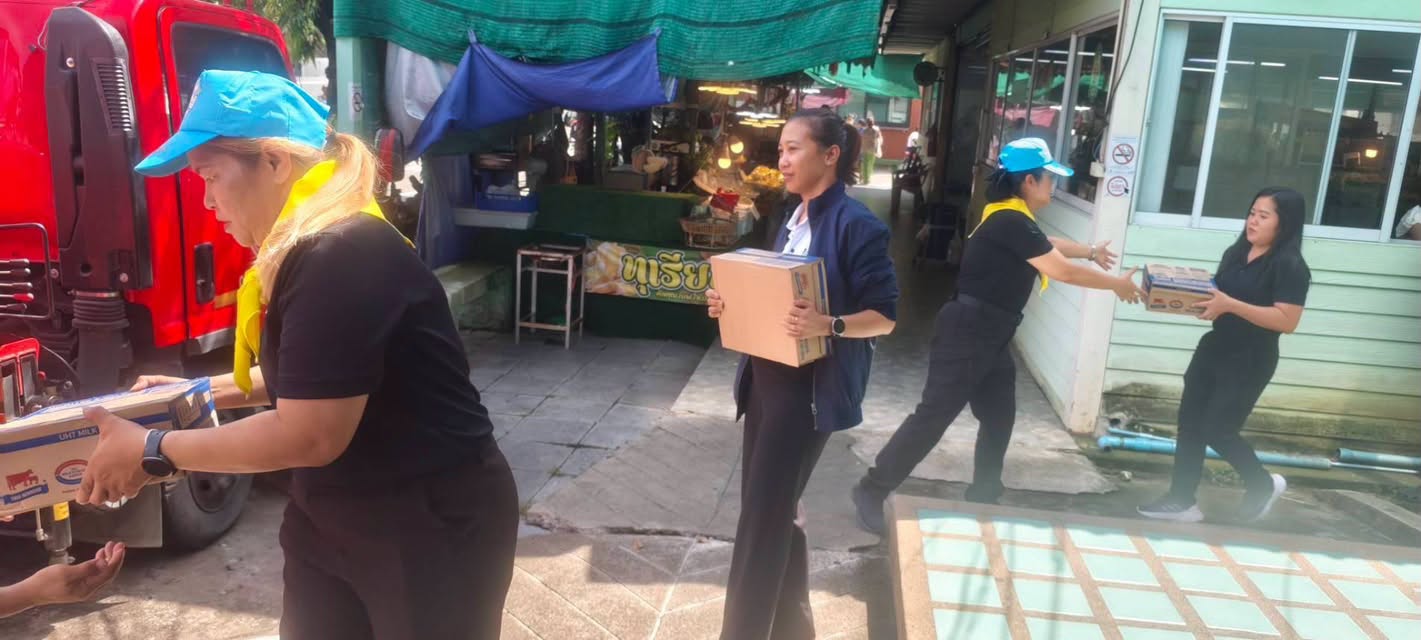 title - ส.ป.ก. ร่วมภารกิจขนส่ง “นม” UHT ไทย เดนมาร์ค จำนวน 6,000 กล่อง เพื่อช่วยเหลือประชาชนผู้ประสบภัยน้ำท่วมในพื้นที่กรุงเทพฯ และปริมณฑล